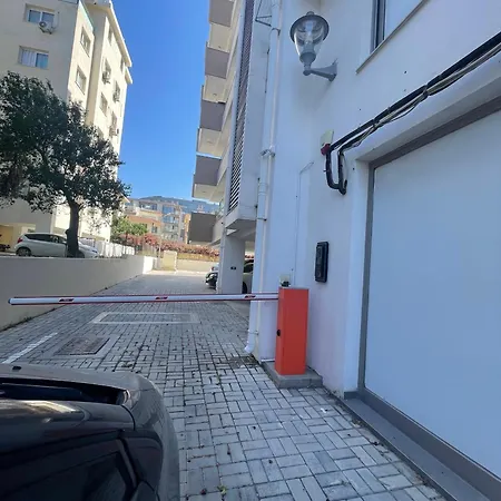Bright Flat In The Neighbourhood Of Lord's Palace Daire Girne